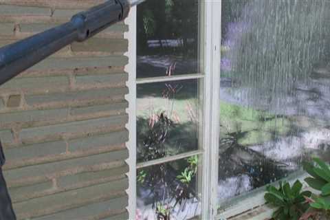 Can you wash house windows with a pressure washer?