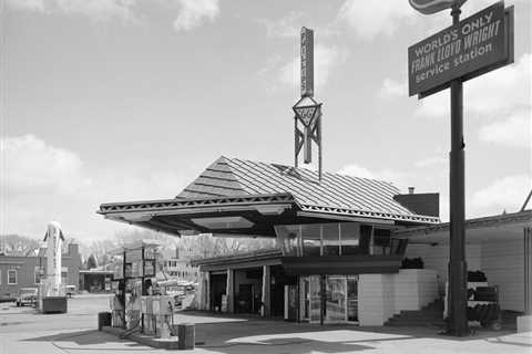 Why Frank Lloyd Wright Designed a Gas Station in Minnesota (1958)