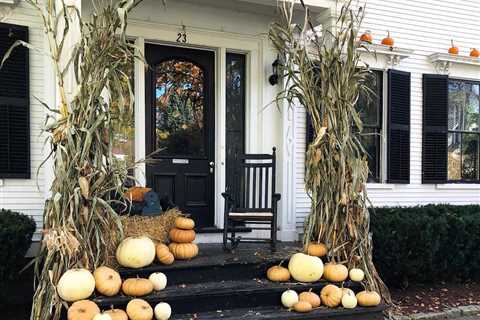 10 Frighteningly Fun Ways to Decorate Your Porch for Halloween