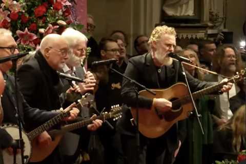 Glen Hansard & Lisa O’Neill Perform “Fairytale of New York” at Shane MacGowan’s Funeral